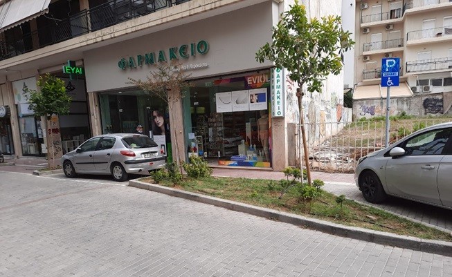 ΛΑΡΙΣΑ: ΦΑΡΜΑΚΟΠΟΙΟΣ ΔΕΝ ΜΠΟΡΕΙ ΝΑ ΜΠΕΙ ΣΤΟ ΦΑΡΜΑΚΕΙΟ ΤΗΣ ΣΤΗΝ ΟΔΟ ΑΣΚΛΗΠΙΟΥ!!