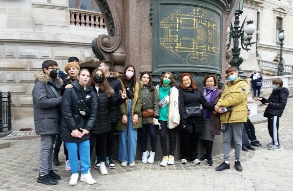 ΣΤΟ ΠΑΡΙΣΙ ΜΕ ΤΟ ΠΡΟΓΡΑΜΜΑ ERASMUS+  BIODIVERCITES EUROPEENNES ΤΟ 6ο ΓΥΜΝΑΣΙΟ ΛΑΡΙΣΑΣ