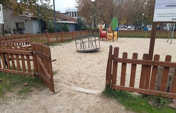ΕΙΚΟΝΕΣ ΕΓΚΑΤΑΛΕΙΨΗΣ ΣΤΗΝ ΚΕΝΤΡΙΚΗ ΠΑΙΔΙΚΗ ΧΑΡΑ ΤΟΥ ΑΜΠΕΛΩΝΑ