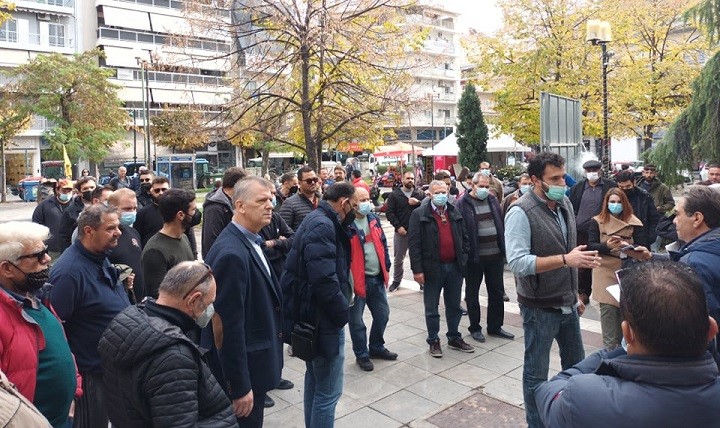 ΦΩΤΟΡΕΠΟΡΤΑΖ ΑΠΟ ΤΗ ΣΗΜΕΡΙΝΗ ΚΙΝΗΤΟΠΟΙΗΣΗ ΤΩΝ ΑΓΡΟΤΩΝ ΤΟΥ ΤΥΡΝΑΒΟΥ ΣΤΗ ΛΑΡΙΣΑ