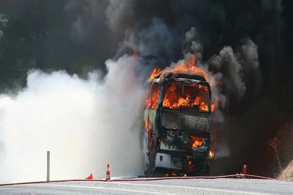 ΤΡΑΓΩΔΙΑ: 45 ΑΝΘΡΩΠΟΙ ΚΑΗΚΑΝ ΖΩΝΤΑΝΟΙ ΣΕ ΛΕΩΦΟΡΕΙΟ ΣΤΗ ΒΟΥΛΓΑΡΙΑ ΑΝΑΜΕΣΑ ΤΟΥΣ 12 ΠΑΙΔΙΑ