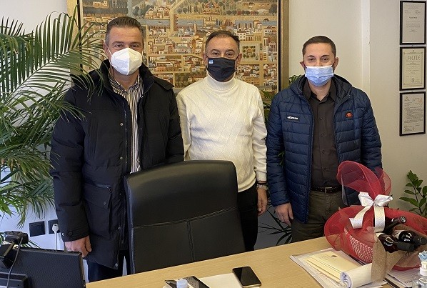 ΕΥΧΕΣ ΚΑΙ ΚΟΡΩΝΟΪΟΣ…