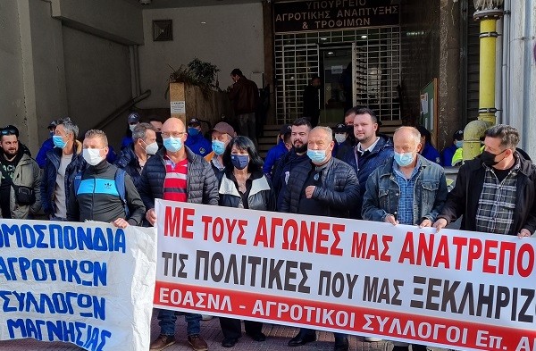 ΣΤΟ ΠΛΕΥΡΟ ΤΩΝ ΔΙΑΜΑΡΤΥΡΟΜΕΝΩΝ ΑΓΡΟΤΩΝ ΣΤΗΝ ΑΘΗΝΑ ΒΡΕΘΗΚΕ Η ΆΝΝΑ ΒΑΓΕΝΑ