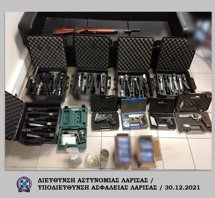ΔΥΟ ΣΥΛΛΗΨΕΙΣ ΣΤΑ ΦΑΡΣΑΛΑ ΓΙΑ ΟΠΛΑ ΚΑΙ ΑΡΧΑΙΑ