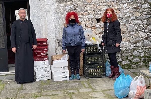 ΜΟΙΡΑΣΤΗΚΑΝ ΤΡΟΦΙΜΑ ΣΕ ΑΠΟΡΕΣ ΟΙΚΟΓΕΝΕΙΕΣ ΤΗΣ ΕΝΟΡΙΑΣ ΑΓΙΟΥ ΔΗΜΗΤΡΙΟΥ ΣΤΟΝ ΤΥΡΝΑΒΟ