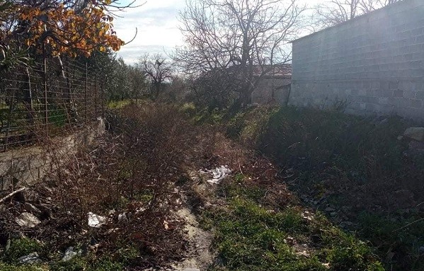 ΑΓΡΟΤΕΣ ΣΤΗ ΛΥΓΑΡΙΑ ΔΕΝ ΜΠΟΡΟΥΝ ΝΑ ΠΑΝΕ ΣΤΑ ΧΩΡΑΦΙΑ ΤΟΥΣ