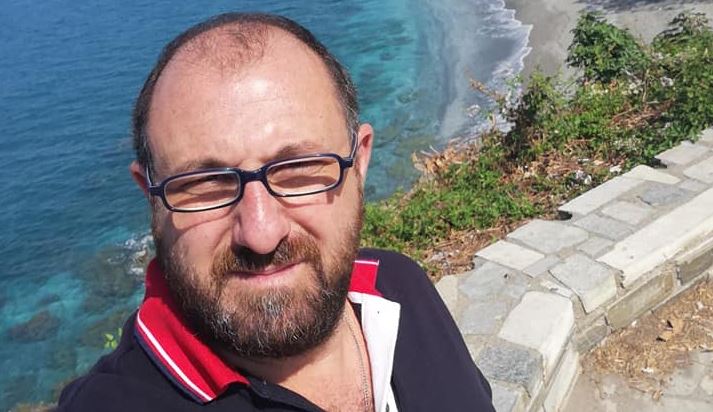 ΠΕΘΑΝΕ ΞΑΦΝΙΚΑ ΣΗΜΕΡΑ Ο 48ΧΡΟΝΟΣ ΕΙΚΟΝΟΛΗΠΤΗΣ ΒΑΛΑΝΤΗΣ ΚΑΠΙΤΣΑΣ