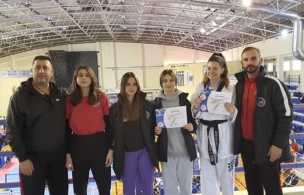 ΜΕ ΧΡΥΣΟ ΚΑΙ ΧΑΛΚΙΝΟ ΕΠΕΣΤΡΕΨΑΝ ΟΙ ΑΘΛΗΤΕΣ ΤΟΥ Α.Ο. ΤΚΝΤ ΑΜΠΕΛΩΝΑ “ΕΥ ΖΗΝ” ΑΠΟ ΤΟ ΠΑΝΕΛΛΗΝΙΟ ΚΥΠΕΛΛΟ