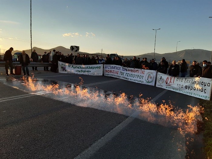 ΤΟ ΤΣΙΠΟΥΡΟ ΤΗΣ ΦΩΤΙΑΣ ΣΤΟ ΔΡΟΜΟ ΤΥΡΝΑΒΟΥ – ΕΛΑΣΣΟΝΑΣ