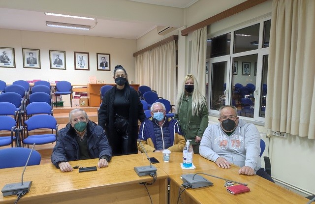 ΔΗΜΟΣ ΕΛΑΣΣΟΝΑΣ: ΕΘΕΛΟΝΤΕΣ ΚΑΙ ΙΔΙΩΤΕΣ ΔΙΠΛΑ ΣΤΑ ΑΔΕΣΠΟΤΑ – ΔΙΑΡΚΗΣ Η ΣΥΝΕΡΓΑΣΙΑ ΟΛΩΝ