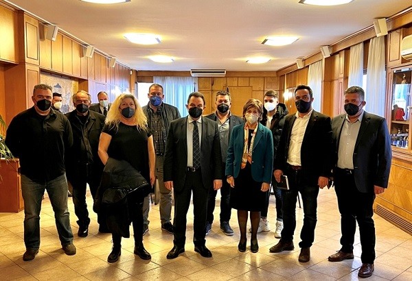 ΜΕ ΕΚΠΡΟΣΩΠΟΥΣ ΜΠΛΟΚΩΝ ΑΠΟ ΤΙΣ ΣΕΡΡΕΣ ΣΥΝΑΝΤΗΘΗΚΕ Ο ΥΠΑΑΤ Γ. ΓΕΩΡΓΑΝΤΑΣ