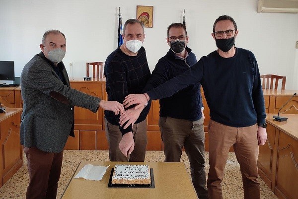 ΕΚΟΨΕ ΠΙΤΑ Ο ΔΗΜΟΣ ΤΥΡΝΑΒΟΥ