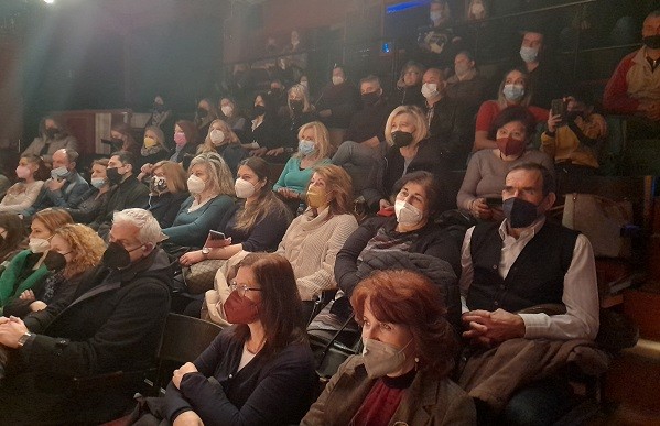 ΜΑΘΗΤΕΣ ΤΟΥ 3ου ΕΣΠΕΡΙΝΟΥ ΕΠΑΛ ΛΑΡΙΣΑΣ ΠΑΡΑΚΟΛΟΥΘΗΣΑΝ ΘΕΑΤΡΙΚΗ ΠΑΡΑΣΤΑΣΗ