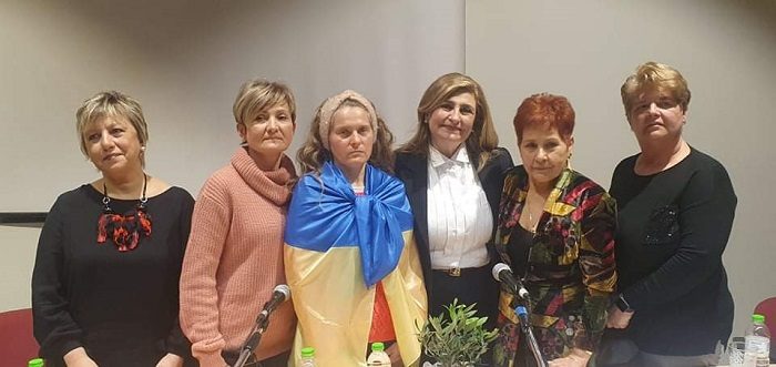 «Η ΓΥΝΑΙΚΑ ΤΟΥ ΠΟΛΕΜΟΥ» ΚΑΘΗΛΩΣΕ ΚΑΙ ΣΥΓΚΙΝΗΣΕ…