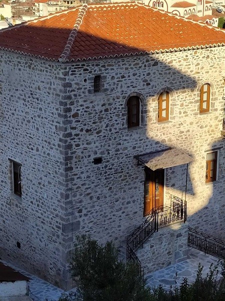 ΔΗΜΙΟΥΡΓΕΙΤΑΙ ΚΕΝΤΡΟ ΨΗΦΙΑΚΗΣ ΦΩΤΟΓΡΑΦΙΑΣ ΤΗΣ ΤΟΠΙΚΗΣ ΙΣΤΟΡΙΑΣ ΤΩΝ ΦΑΡΣΑΛΩΝ ΣΤΟΝ ΠΥΡΓΟ ΚΑΡΑΜΙΧΟΥ