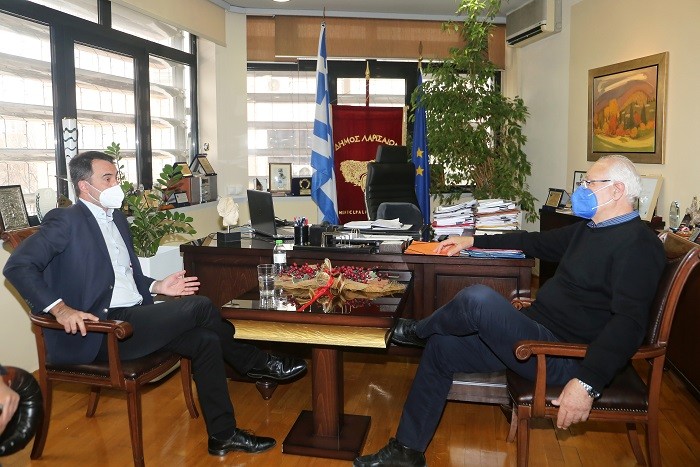 ΣΥΝΑΝΤΗΣΗ ΑΛ. ΧΑΡΙΤΣΗ – ΑΠ. ΚΑΛΟΓΙΑΝΝΗ ΣΤΟ ΔΗΜΑΡΧΕΙΟ ΛΑΡΙΣΑΣ