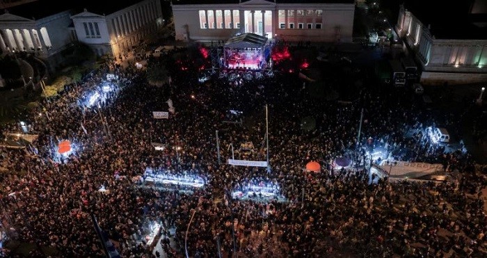 ΔΕΙΤΕ ΤΗ ΜΕΓΑΛΕΙΩΣΗ ΑΝΤΙΠΟΛΕΜΙΚΗ ΣΥΝΑΥΛΙΑ ΣΤΑ ΠΡΟΠΥΛΑΙΑ (ΒΙΝΤΕΟ)