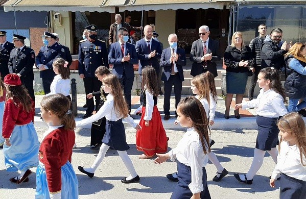 ΠΑΡΟΥΣΙΑ ΤΟΥ ΔΗΜΑΡΧΟΥ ΟΙ ΕΚΔΗΛΩΣΕΙΣ ΣΕ ΜΑΚΡΥΧΩΡΙ ΚΑΙ ΣΥΚΟΥΡΙΟ