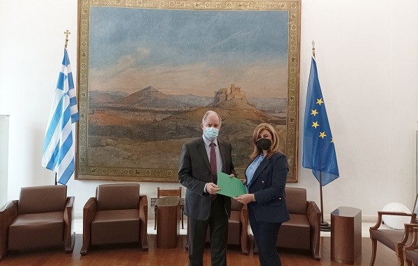 ΜΕ ΠΡΟΤΑΣΗ Ε. ΛΙΑΚΟΥΛΗ Η  «ΟΙΚΟΝΟΜΕΙΟΣ ΣΧΟΛΗ»  ΤΣΑΡΙΤΣΑΝΗΣ ΥΠΟ ΤΗ ΣΚΕΠΗ ΤΗΣ ΒΟΥΛΗΣ ΤΩΝ ΕΛΛΗΝΩΝ
