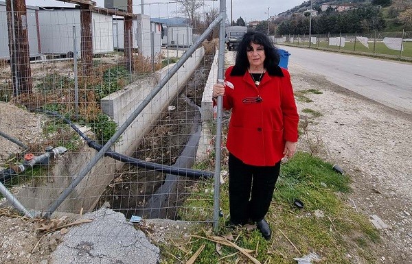 ΈΝΑΣ ΧΡΟΝΟΣ ΜΕΤΑ ΤΟΝ ΚΑΤΑΣΤΡΟΦΙΚΟ ΣΕΙΣΜΟ ΤΑ ΠΡΟΒΛΗΜΑΤΑ ΔΥΣΤΥΧΩΣ ΠΑΡΑΜΕΝΟΥΝ