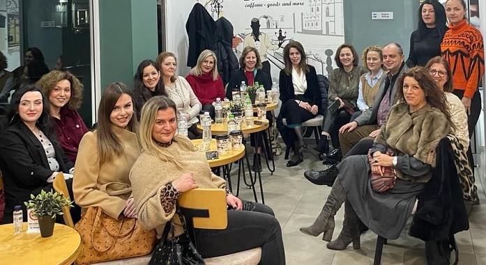 ΓΙΑ ΤΗ ΓΥΝΑΙΚΑ…