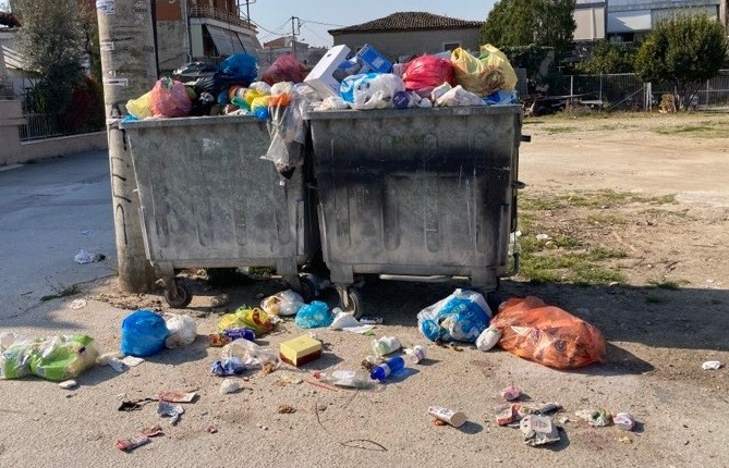 ΑΠΑΡΑΔΕΚΤΗ ΕΙΚΟΝΑ ΜΕ ΑΠΟΡΡΙΜΜΑΤΑ ΣΤΟ ΜΕΣΟΧΩΡΙ ΤΟΥ ΤΥΡΝΑΒΟΥ