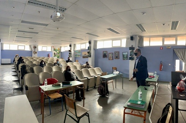 Ε.Ε.Ε.Γ.Λ ΛΑΡΙΣΑΣ: ΕΝΗΜΕΡΩΣΗ ΕΚΠΑΙΔΕΥΤΙΚΩΝ ΓΙΑ ΤΗΝ ΑΣΦΑΛΕΙΑ ΣΤΟ ΔΙΑΔΙΚΤΥΟ – ΤΟΥΣ ΚΙΝΔΥΝΟΥΣ ΚΑΙ ΤΟΥΣ ΤΡΟΠΟΥΣ ΑΝΤΙΜΕΤΩΠΙΣΗΣ ΤΟΥΣ