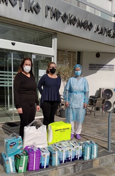 ΠΡΟΣΦΟΡΑ ΥΛΙΚΟΥ ΣΤΟ ΔΗΜΟΤΙΚΟ ΓΗΡΟΚΟΜΕΙΟ ΛΑΡΙΣΑΣ ΑΠΟ ΤΟΥΣ ΕΝΕΡΓΟΥΣ ΠΟΛΙΤΕΣ ΛΑΡΙΣΑΣ