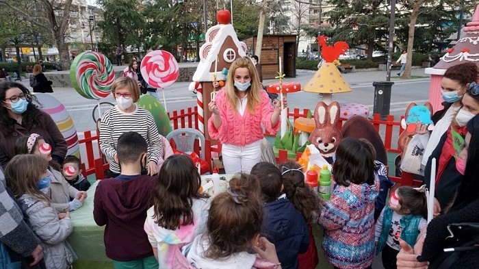 ΜΕΧΡΙ ΤΗΝ ΜΕΓΑΛΗ ΤΕΤΑΡΤΗ ΛΕΙΤΟΥΡΓΕΙ ΤΟ ΠΑΣΧΑΛΙΝΟ ΧΩΡΙΟ ΤΟΥ Δ. ΛΑΡΙΣΑΙΩΝ ΣΤΗΝ ΚΕΝΤΡΙΚΗ ΠΛΑΤΕΙΑ