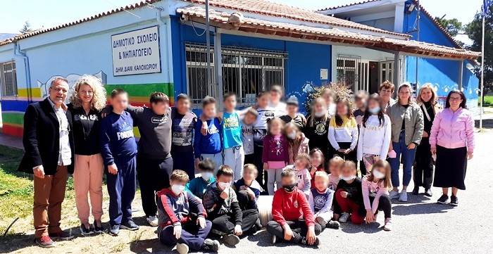 ΤΟ ΠΟΚΕΛ ΠΡΟΣΕΦΕΡΕ ΒΙΒΛΙΑ ΣΤΟ ΔΗΜΟΤΙΚΟ ΣΧΟΛΕΙΟ ΚΑΛΟΧΩΡΙΟΥ ΛΑΡΙΣΑΣ