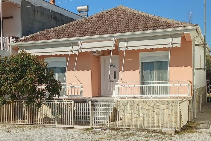 ΠΩΛΕΙΤΑΙ ΣΠΙΤΙ ΣΤΟΝ ΑΜΠΕΛΩΝΑ
