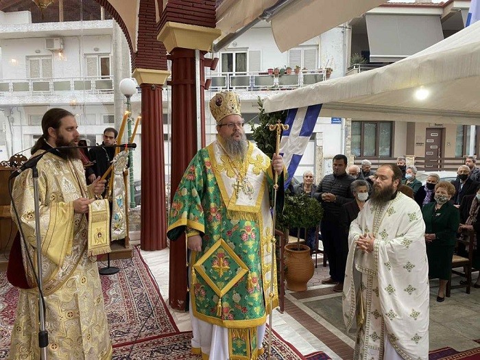 ΣΤΟΝ ΑΓΙΟ ΓΕΩΡΓΙΟ ΤΥΡΝΑΒΟΥ ΧΟΡΟΣΤΑΤΗΣΕ ΤΗΝ ΚΥΡΙΑΚΗ ΤΩΝ ΒΑΪΩΝ Ο ΜΗΤΡΟΠΟΛΙΤΗΣ