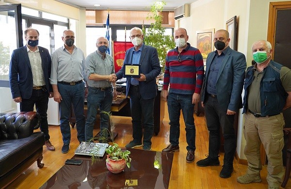 ΜΕ ΤΟ ΔΣ ΤΟΥ ΣΥΝΔΕΣΜΟΥ ΕΦΕΔΡΩΝ ΑΞΙΩΜΑΤΙΚΩΝ ΛΑΡΙΣΑΣ Ο ΑΠ. ΚΑΛΟΓΙΑΝΝΗΣ