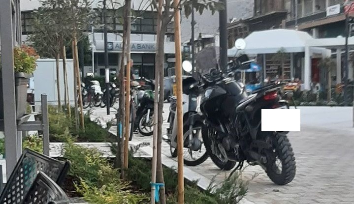 ΠΙΣΤΑ ΚΑΙ ΠΑΡΚΙΝΓΚ ΣΤΗΝ ΚΕΝΤΡΙΚΗ ΠΛΑΤΕΙΑ ΤΟΥ ΤΥΡΝΑΒΟΥ