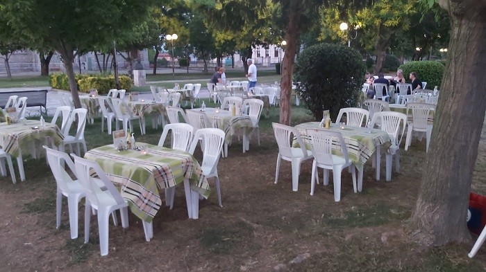 «ΤΟ ΜΑΓΕΙΡΙΟ ΤΗΣ ΜΑΧΗΣ» ΣΤΟΝ ΑΜΠΕΛΩΝΑ ΤΩΡΑ ΑΝΟΙΚΤΑ ΚΑΙ ΤΟ ΒΡΑΔΥ ΜΕ ΣΟΥΒΛΕΣ ΑΠΟ ΠΕΜΠΤΗ ΕΩΣ ΚΥΡΙΑΚΗ