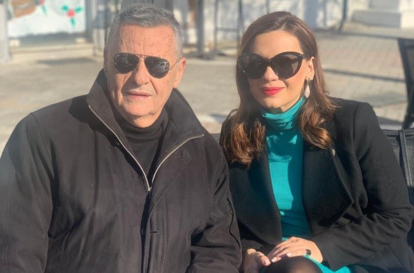 Η ΣΤΕΛΛΑ ΜΠΙΖΙΟΥ ΑΠΟΧΑΙΡΕΤΑ ΤΟΝ ΧΡ. ΚΑΡΑΓΙΑΝΝΗ