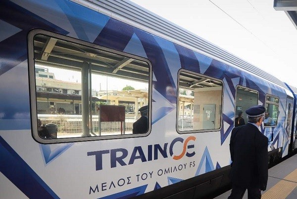 ΕΚΤΡΟΧΙΑΣΜΟΣ ΤΡΕΝΟΥ ΣΤΗΝ ΤΙΘΟΡΕΑ ΠΡΟΚΑΛΕΙ ΧΑΟΣ ΚΑΙ ΚΑΘΥΣΤΕΡΗΣΕΙΣ ΣΤΑ ΔΡΟΜΟΛΟΓΙΑ