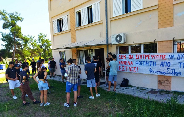 ΜΕ ΑΠΟΦΑΣΗ ΤΟΥ ΠΑΝΕΠΙΣΤΗΜΙΟΥ ΘΕΣΣΑΛΙΑΣ ΠΕΤΙΟΥΝΤΑΙ ΔΕΚΑΔΕΣ ΦΟΙΤΗΤΕΣ ΕΚΤΟΣ ΕΣΤΙΩΝ