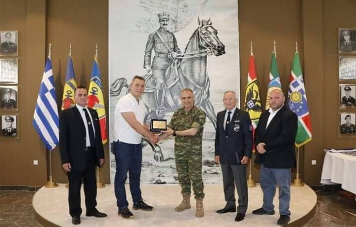 Η ΛΕΚ ΛΑΡΙΣΑΣ ΣΤΟΝ ΔΙΟΙΚΗΤΗ 1ης ΣΤΡΑΤΙΑΣ