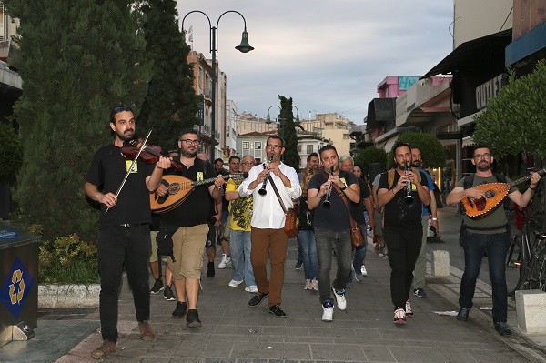 21 ΙΟΥΝΙΟΥ 2022: Η ΦΕΤΙΝΗ ΗΜΕΡΑ ΤΗΣ ΜΟΥΣΙΚΗΣ ΦΕΡΝΕΙ ΣΤΟ ΜΥΑΛΟ ΜΑΣ ΤΗΝ ΔΥΣΚΟΛΗ ΠΡΑΓΜΑΤΙΚΟΤΗΤΑ ΠΟΥ ΑΝΤΙΜΕΤΩΠΙΖΕΙ ΚΑΘΕ ΣΥΝΑΔΕΛΦΟΣ ΜΟΥΣΙΚΟΣ!