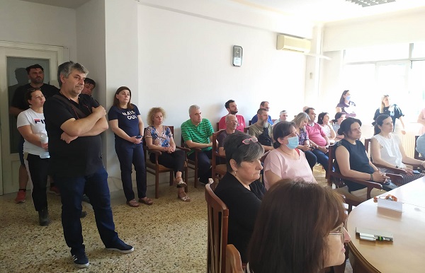 ΑΠΑΙΤΟΥΝ ΚΑΤΑΔΙΚΗ ΤΗΣ ΕΠΙΘΕΣΗΣ ΣΤΟΝ ΔΗΜΟΤΙΚΟ ΥΠΑΛΛΗΛΟ ΚΑΙ ΑΛΛΑΓΗ ΤΗΣ ΑΥΤΑΡΧΙΚΗΣ ΣΥΜΠΕΡΙΦΟΡΑΣ ΤΗΣ ΔΗΜΟΤΙΚΗΣ ΑΡΧΗΣ