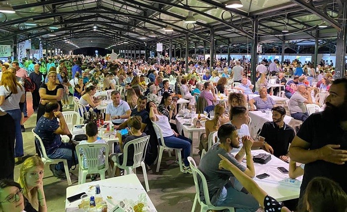 Η ΛΑΡΙΣΑ ΑΓΚΑΛΙΑΣΕ ΜΕ ΘΕΡΜΗ ΤΟ 1ο FOOD FEST