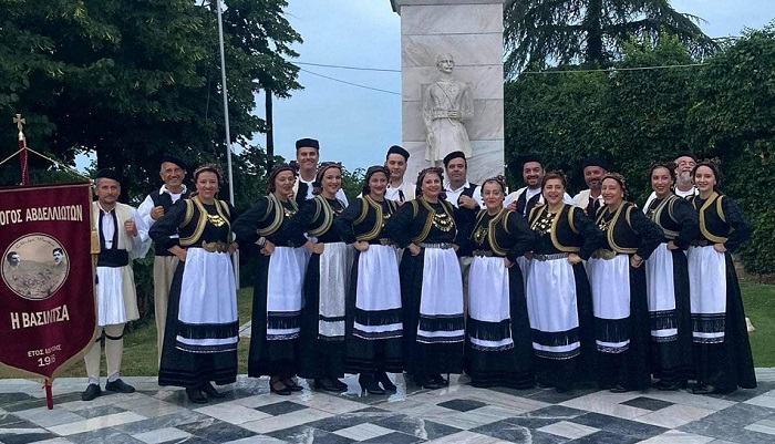 ΕΝΤΥΠΩΣΙΑΚΗ ΕΜΦΑΝΙΣΗ ΓΙΑ ΤΟ ΧΟΡΕΥΤΙΚΟ ΤΟΥ ΣΥΛΛΟΓΟΥ ΑΒΔΕΛΛΙΩΤΩΝ ΣΤΟ ΑΝΤΑΜΩΜΑ ΤΩΝ ΒΛΑΧΩΝ (ΦΩΤΟ – ΒΙΝΤΕΟ)