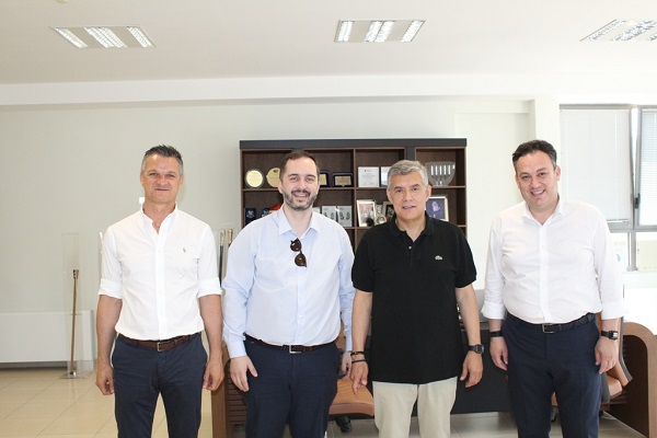 ΜΕ ΤΟΝ ΠΡΟΕΔΡΟ ΤΟΥ ΟΚΑΝΑ ΑΘΑΝΑΣΙΟ ΘΕΟΧΑΡΗ ΣΥΝΑΝΤΗΘΗΚΕ Ο ΠΕΡΙΦΕΡΕΙΑΡΧΗΣ