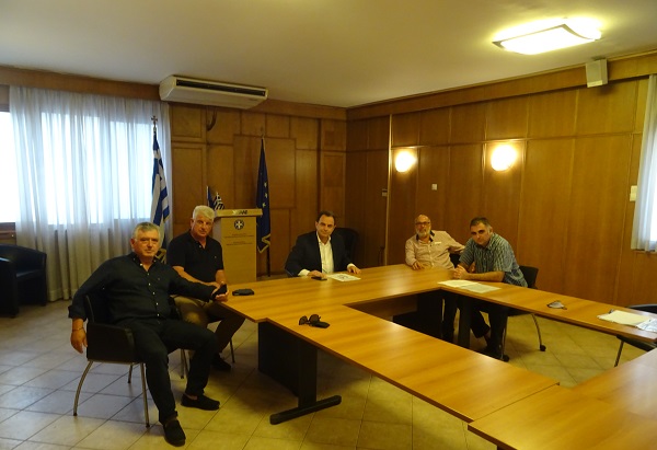 ΜΕ ΤΟΝ ΥΠΟΥΡΓΟ ΑΓΡΟΤΙΚΗΣ ΑΝΑΠΤΥΞΗΣ ΣΥΝΑΝΤΗΘΗΚΑΝ ΕΠΙΛΑΧΟΝΤΕΣ ΤΩΝ ΣΧΕΔΙΩΝ ΒΕΛΤΙΩΣΗΣ