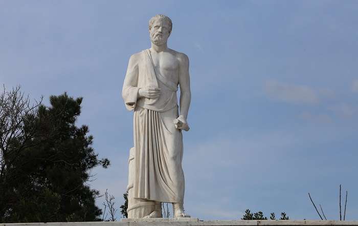 Η ΛΑΡΙΣΑ ΤΙΜΑ ΤΟΝ ΘΕΜΕΛΙΩΤΗ ΤΗΣ ΙΑΤΡΙΚΗΣ ΙΠΠΟΚΡΑΤΗ