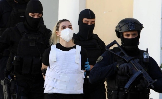ΔΙΩΞΗ ΣΤΗ ΡΟΥΛΑ ΠΙΣΠΙΡΙΓΚΟΥ ΓΙΑ ΑΝΘΡΩΠΟΚΤΟΝΙΑ ΑΠΟ ΠΡΟΘΕΣΗ ΚΑΤΑ ΤΗΣ ΙΡΙΔΑΣ ΚΑΙ ΤΗΣ ΜΑΛΕΝΑΣ
