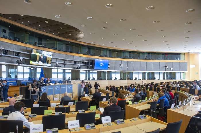 ΣΤΟ ΕΥΡΩΚΟΙΝΟΒΟΥΛΙΟ ΟΙ ΠΑΡΑΚΟΛΟΥΘΗΣΕΙΣ ΠΟΛΙΤΙΚΩΝ ΚΑΙ ΔΗΜΟΣΙΟΓΡΑΦΩΝ ΣΤΗΝ ΕΛΛΑΔΑ