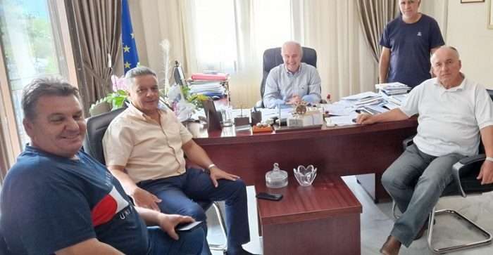 ΣΥΖΗΤΗΣΑΝ ΓΙΑ ΤΗ ΔΑΚΟΚΤΟΝΙΑ ΣΤΟ ΔΗΜΟ ΤΕΜΠΩΝ