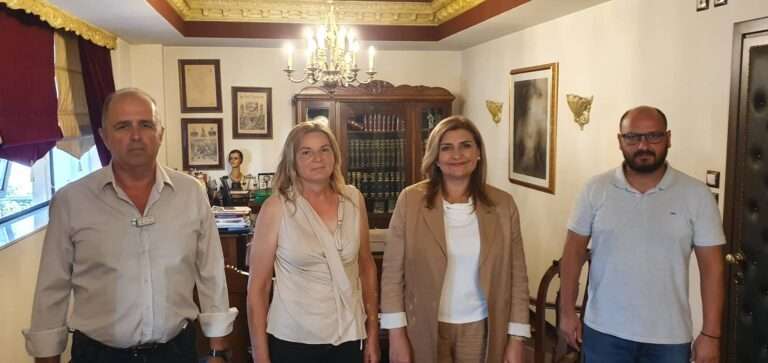 Ε. ΛΙΑΚΟΥΛΗ: Η ΚΥΒΕΡΝΗΣΗ ΑΠΟΤΕΛΕΙΩΝΕΙ ΤΟΥΣ ΑΜΒΥΚΟΥΧΟΥΣ ΤΗΣ ΛΑΡΙΣΑΣ